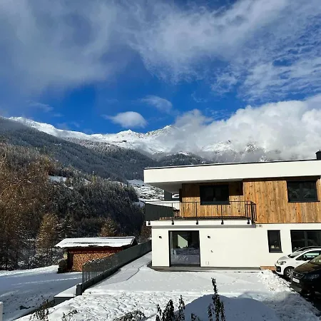 Apartament In Near Lift *