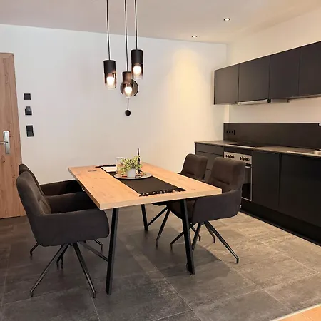 Apartment In Near Lift