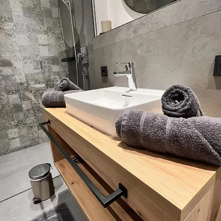 아파트 In Near Lift