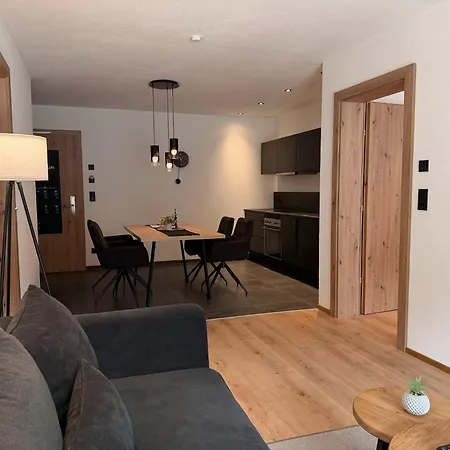 In Near Lift 아파트