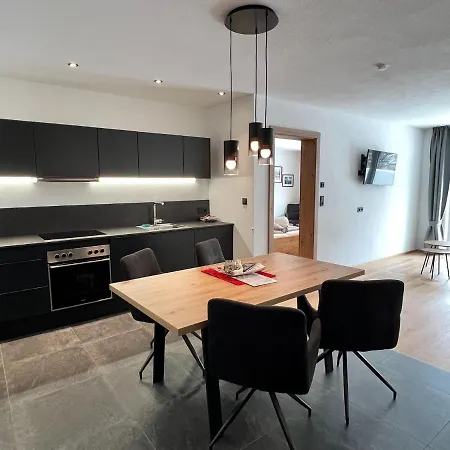 Apartment In Near Lift *